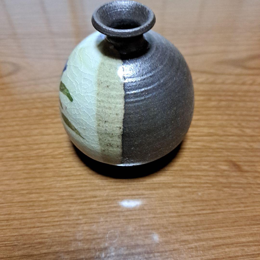 陶器製花模様小瓶と木箱
