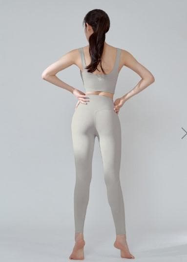 ゼクシィミックス　メロウ・グレー　Ｍサイズ　 新品　上下セット