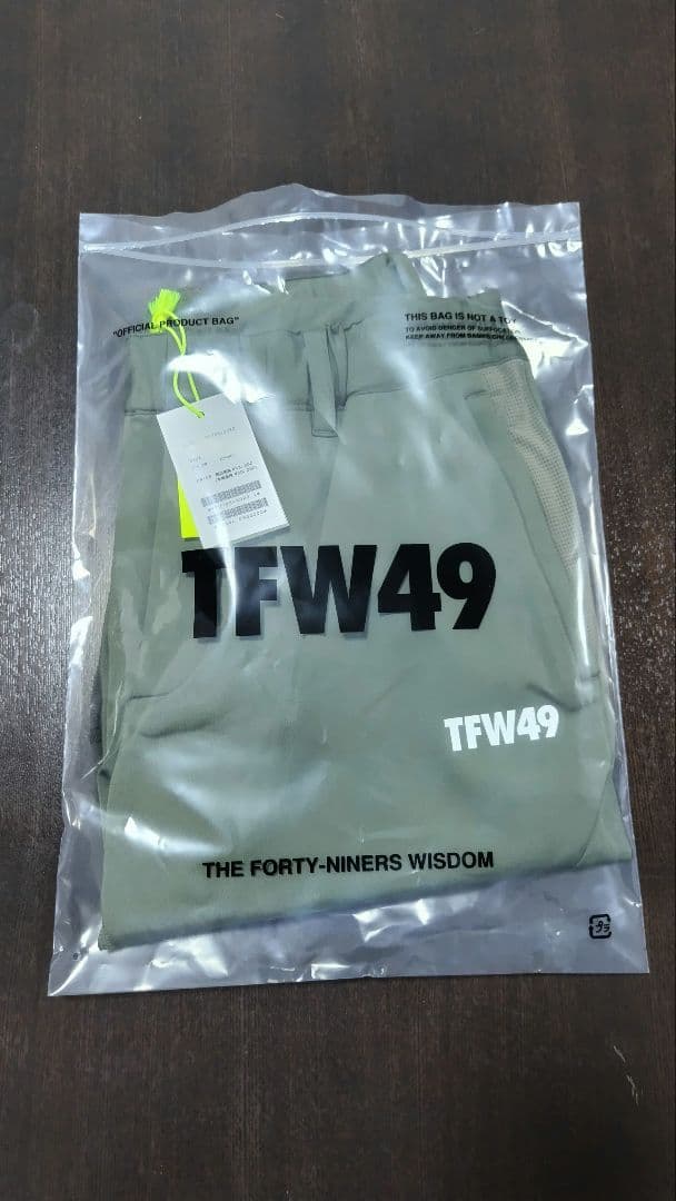 新品未使用　売切れ商品　TFW49 ストレッチパンツ