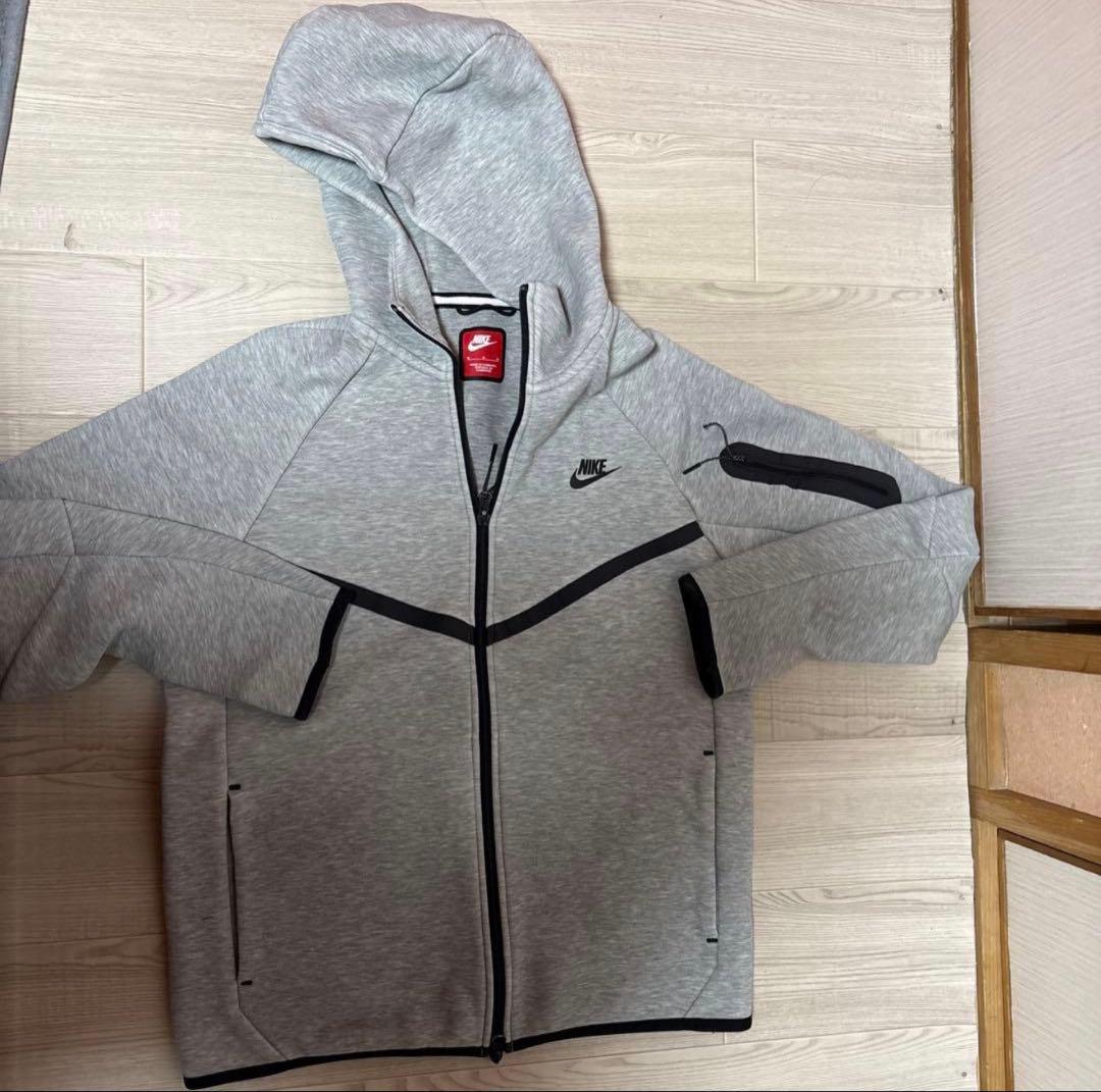 Nikeテックフリース上M下Lセットアップ￼