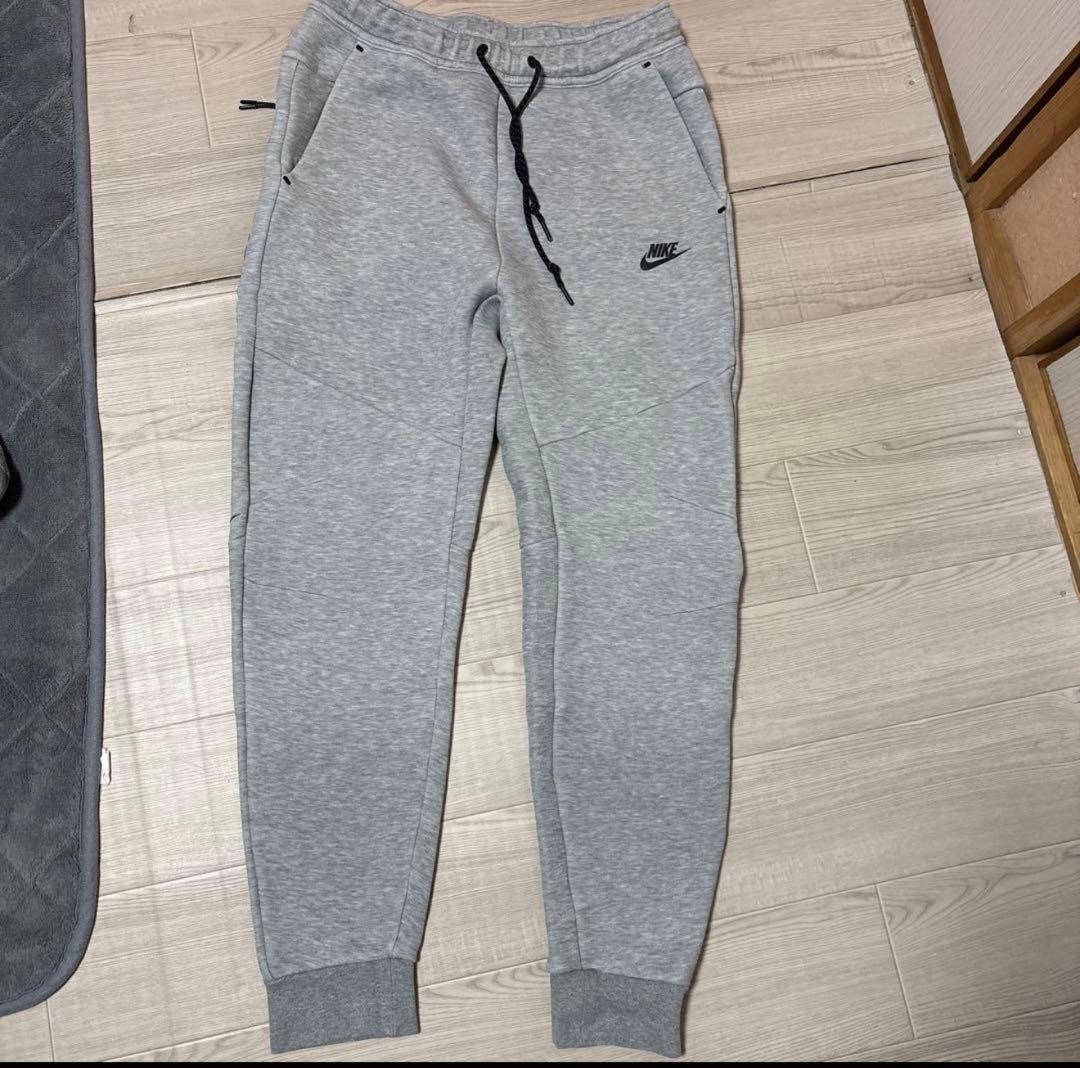 Nikeテックフリース上M下Lセットアップ￼