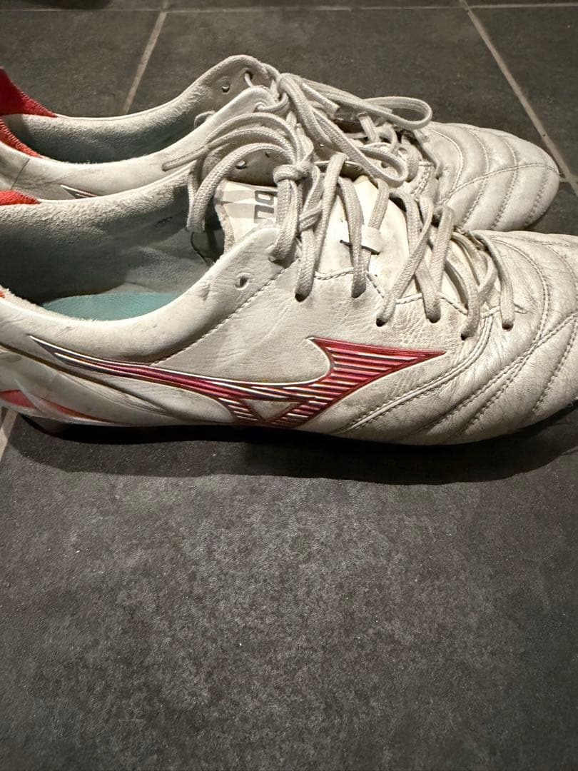 Mizuno Morelia Neo サッカーシューズ ホワイト/レッド