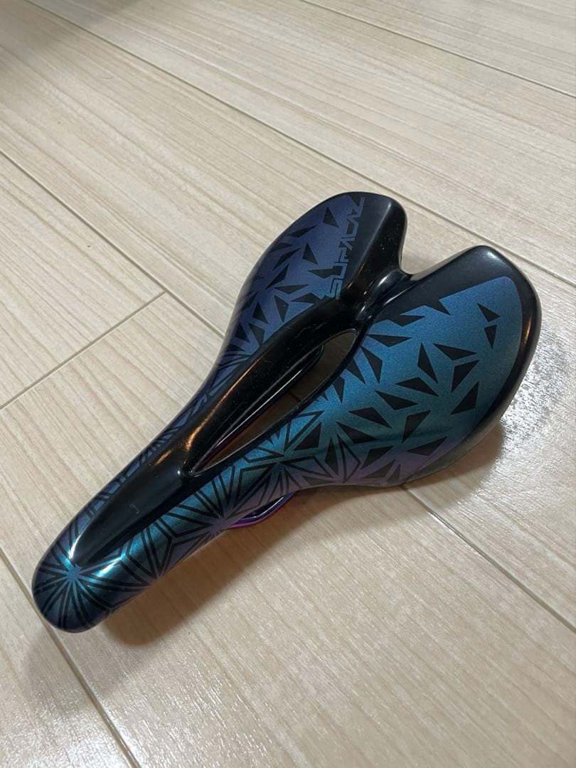 SUPACAZスパカズ サドル Oil Slick 143mm