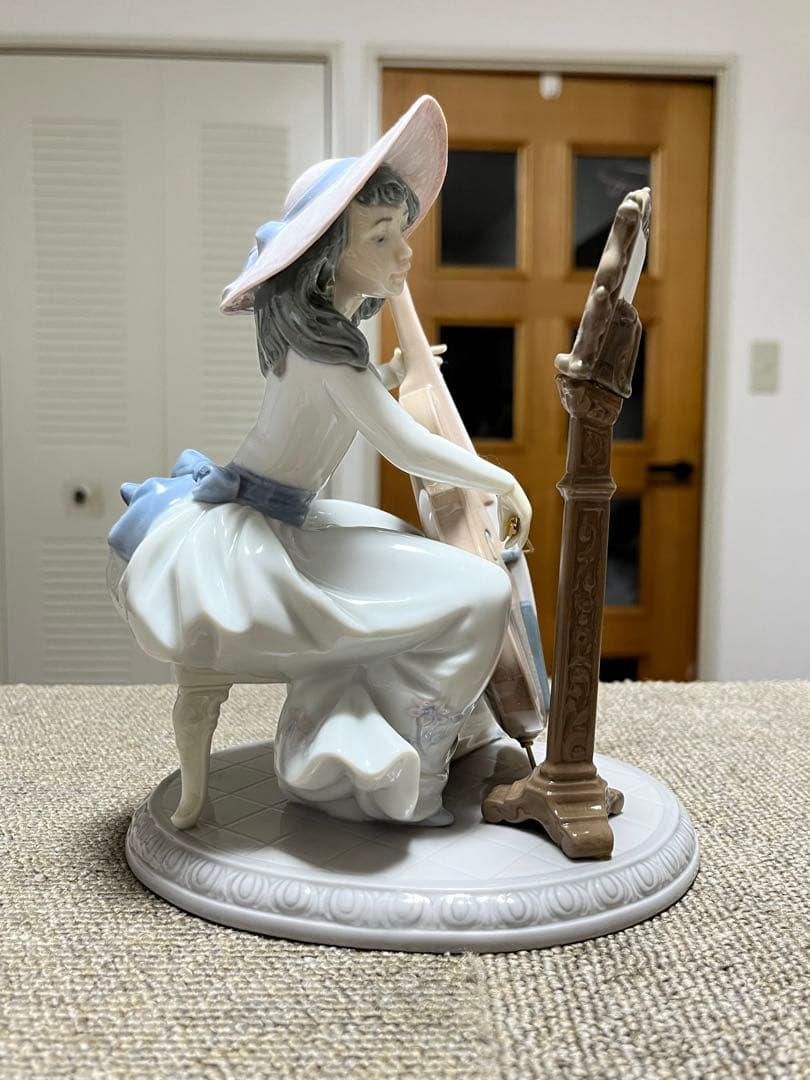 LLADRO リヤドロ チェロを弾く少女