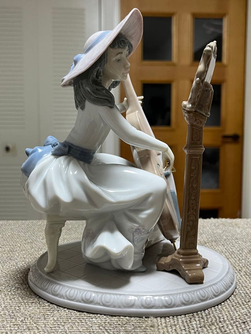 LLADRO リヤドロ チェロを弾く少女
