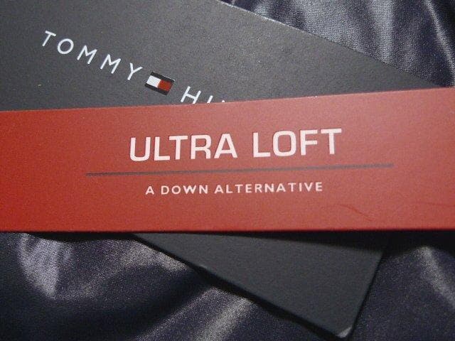 【大きい】XL日本サイズ位新品トミーヒルフィガーUSA限定蓄熱ダウンジャケット