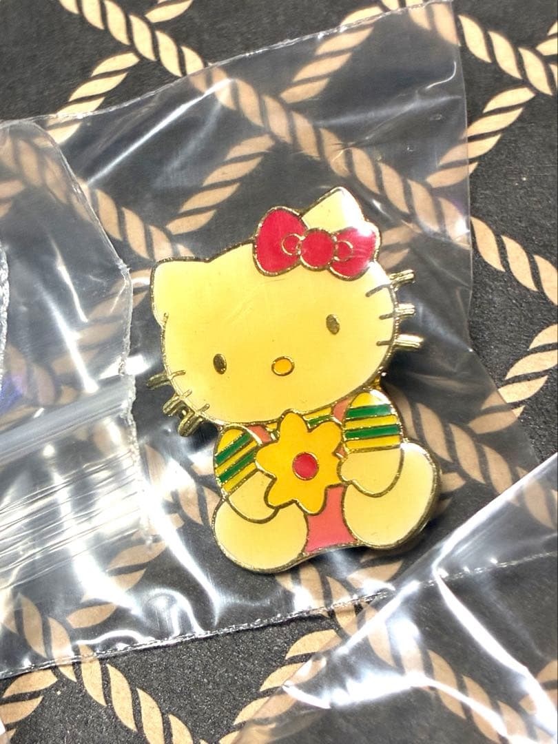 ★新品未使用★非売品 ★激レア★ ベビーキティ　ピンバッチ　8点