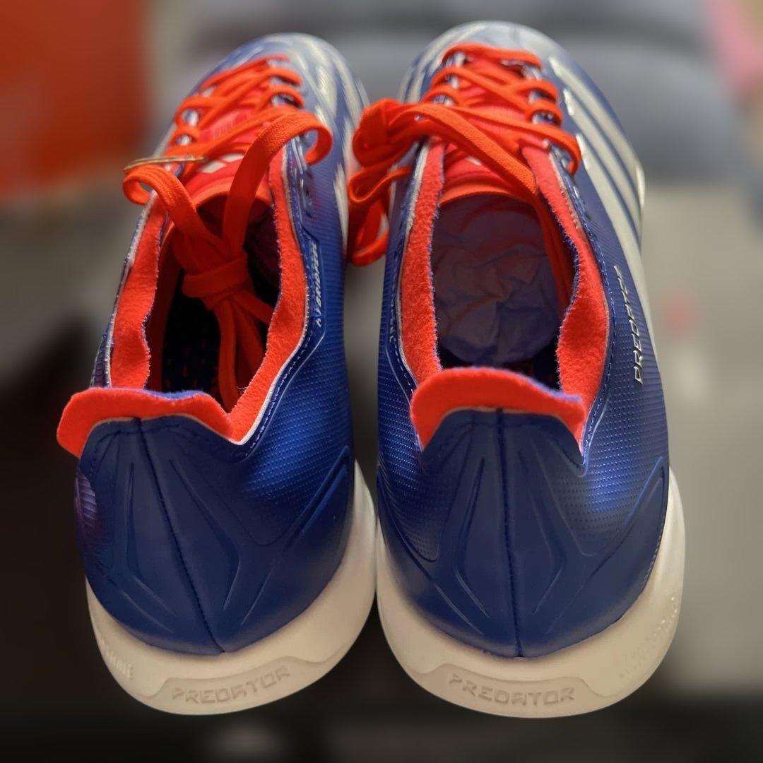 新品タグ付きadidas Predator サッカーシューズ 青/オレンジ