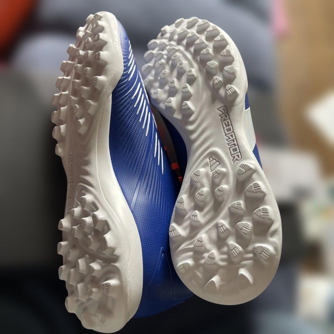 新品タグ付きadidas Predator サッカーシューズ 青/オレンジ