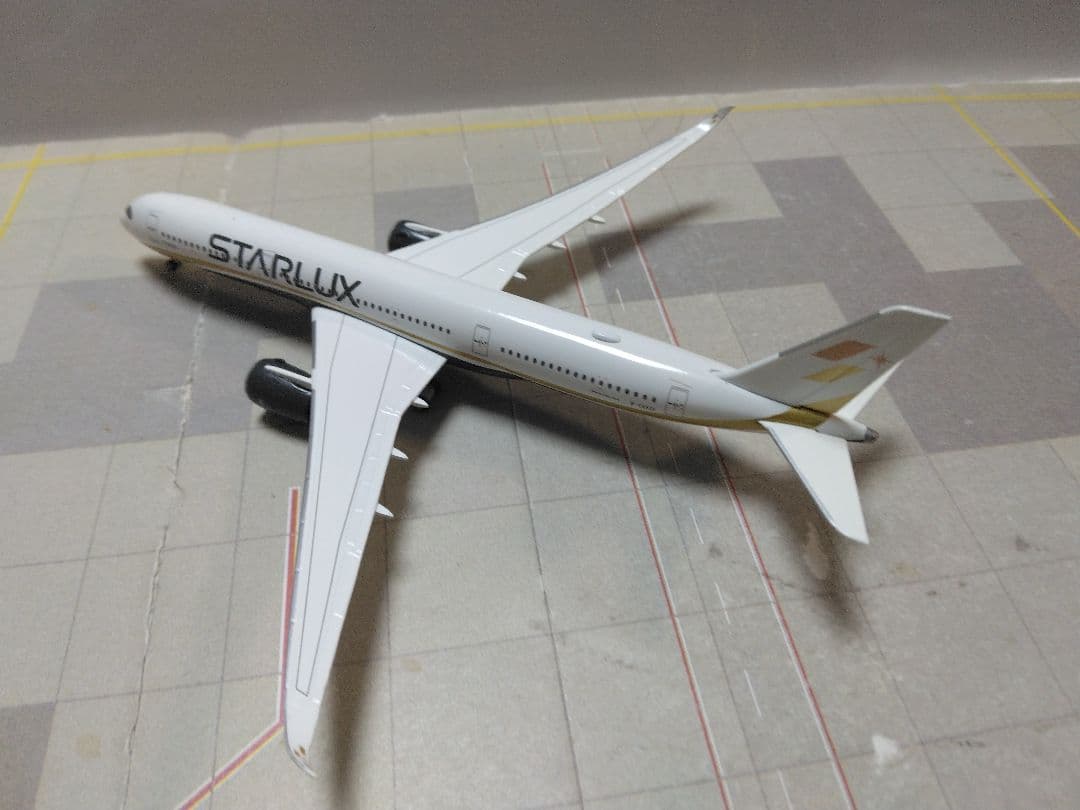 ヘルパ 　1/500　スターラックス航空 　A350-900　 STARLUX