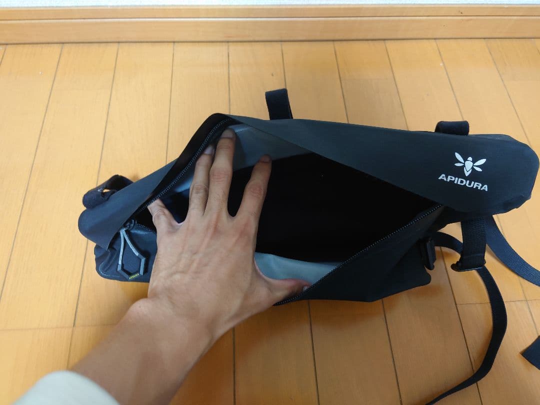 APIDURA 車体装着バッグ ブラック
