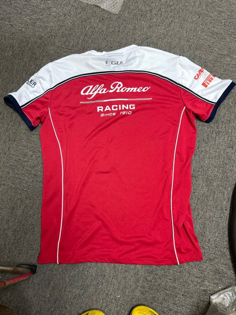 Alfa Romeo Racing Tシャツ 限定版