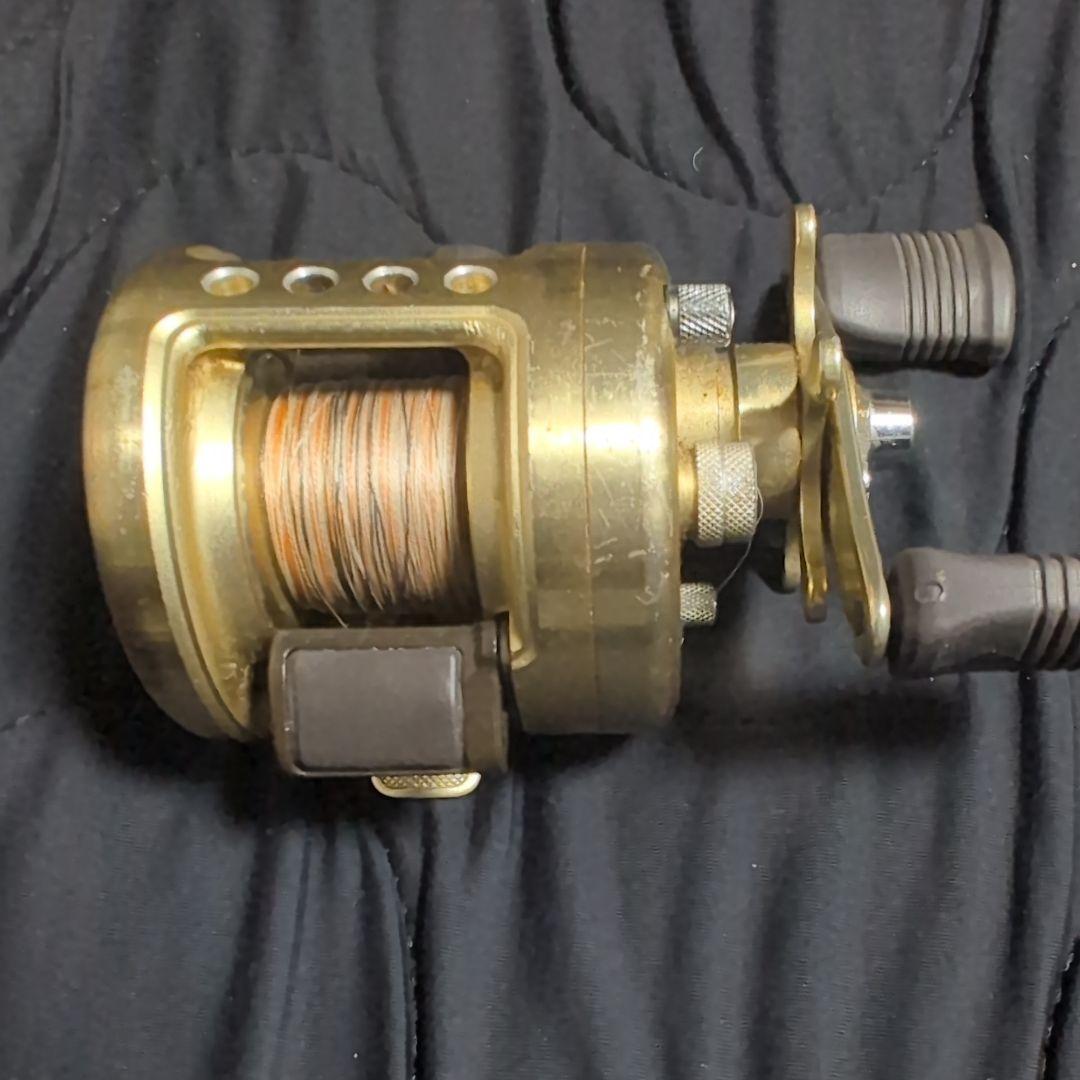 週末限定値引き　SHIMANO CALCUTTA 50XG ベイトリール