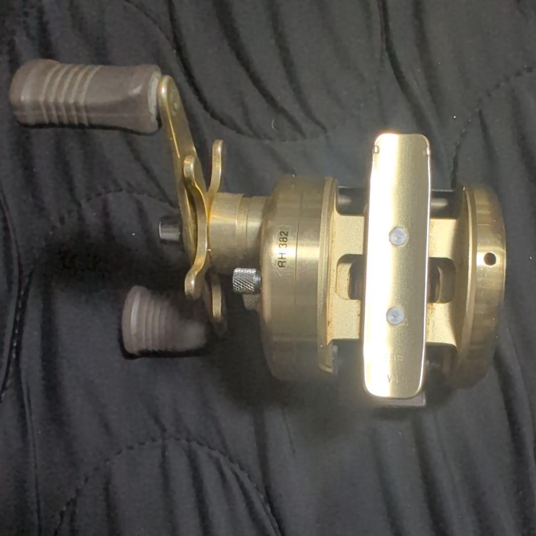 週末限定値引き　SHIMANO CALCUTTA 50XG ベイトリール