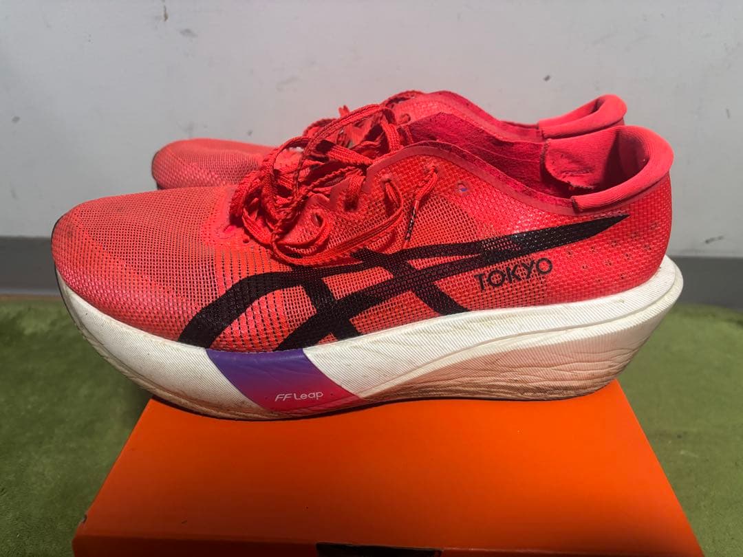 ASICS メタスピードTOKYO 赤　26.5センチ　走行距離100キロ未満