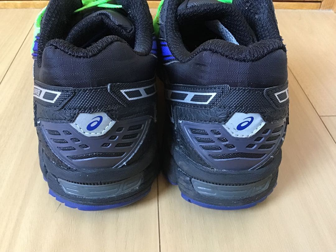 asics ランニングシューズ　ゲルスノーライド　　２６センチ