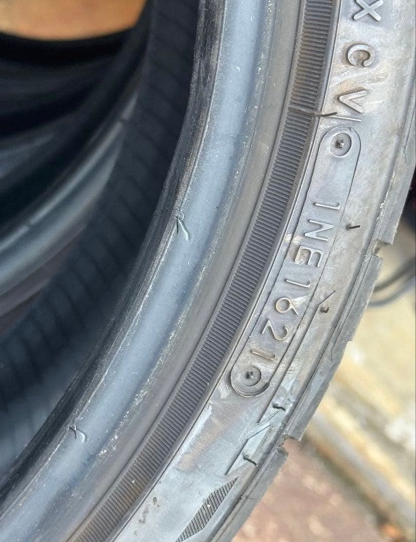 中古ＮＩＴＴＯ　ＮＴ５５５　Ｇ２ ２１５/３５Ｒ１９　８５Ｙ　4本　値下げ可