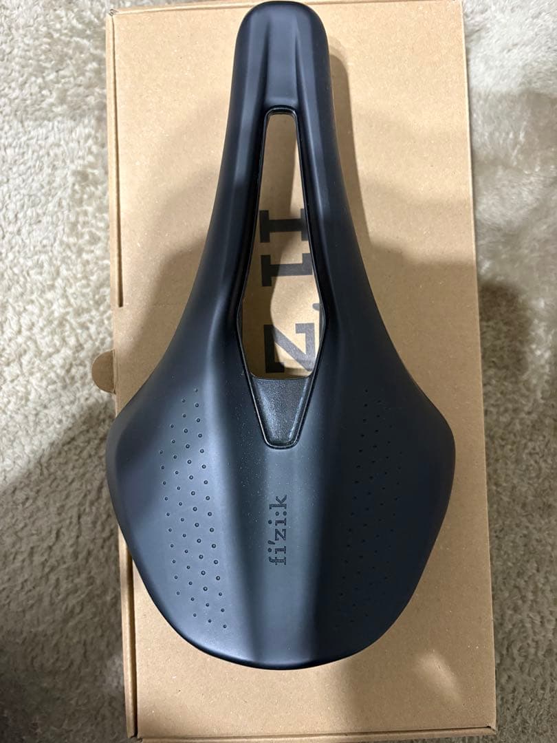 フィジークARGO TEMPO R3 kium 150mm ブラック サドル