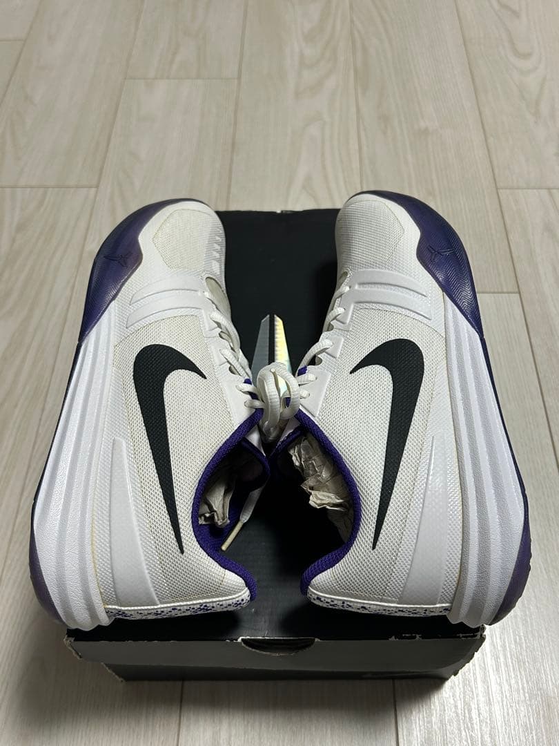 Nike Kobe Mentality 9.5 ホワイト/パープル