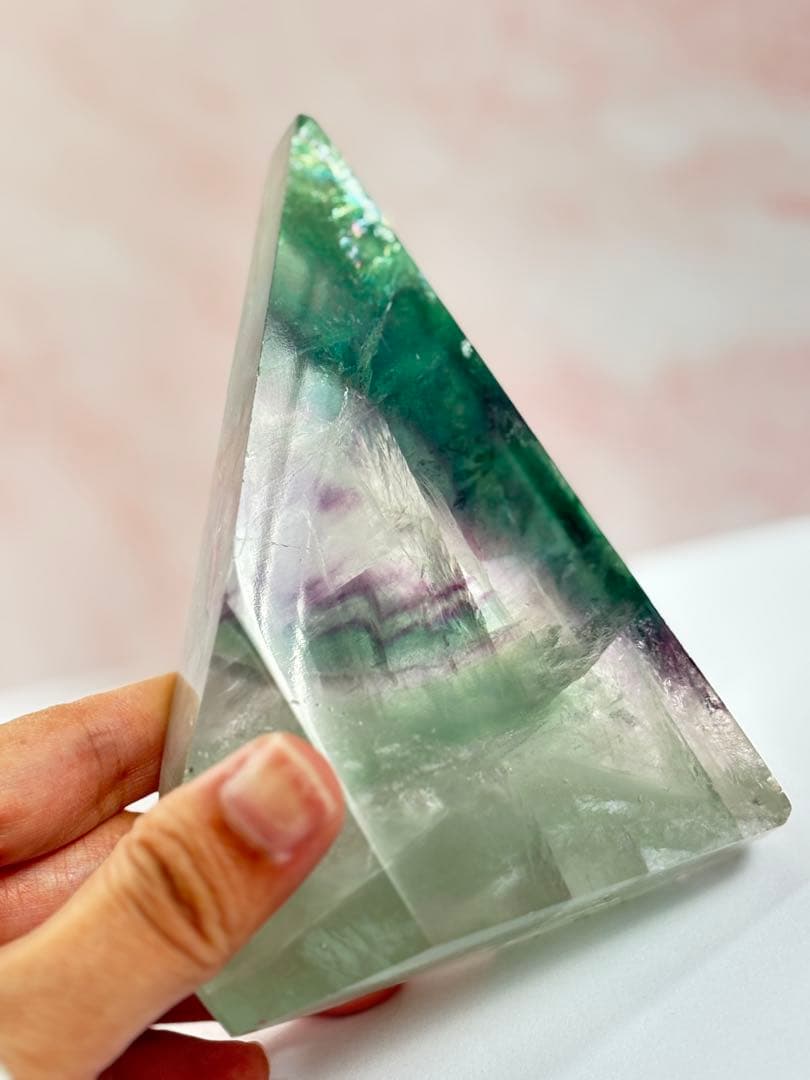 自立　ギラギラの先端　フローライト　透明感　三角　ハイグレード　虹　パワー