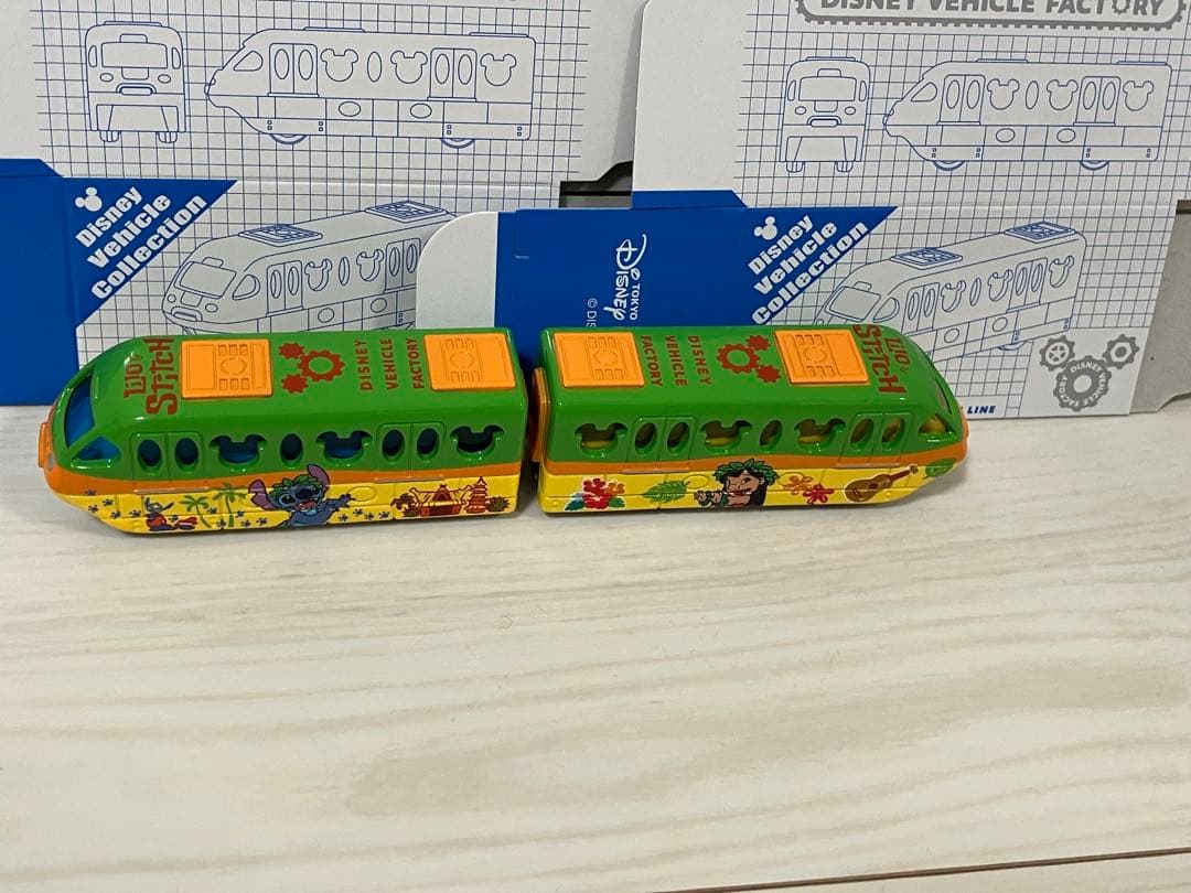 トミカ ディズニービークル ファクトリー リロ&スティッチ ２台（窓：青&黄）2
