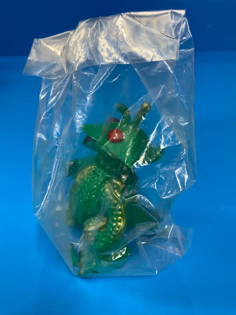 緑色怪獣フィギュア　ギララ