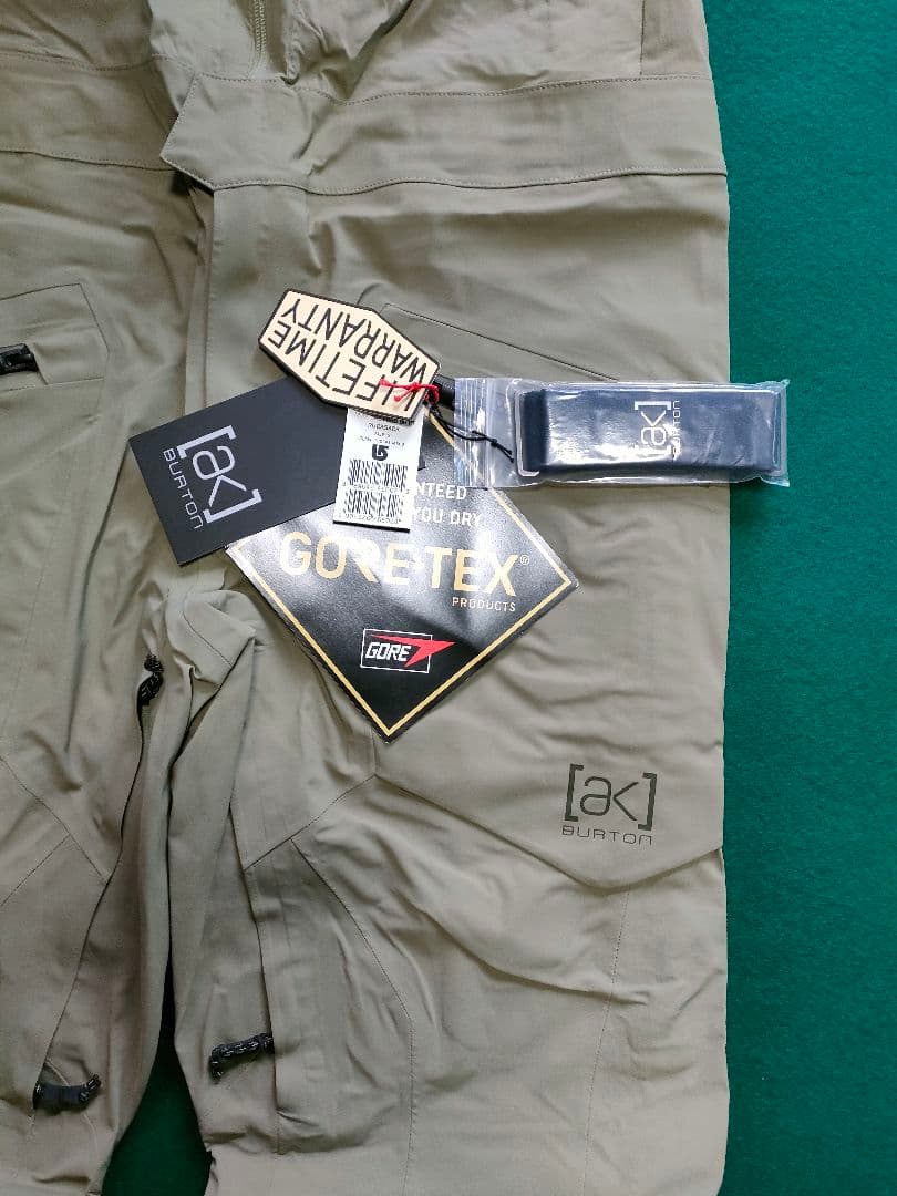 BURTON AK　GOＲE−TEX ３L Freebird ビブパンツ