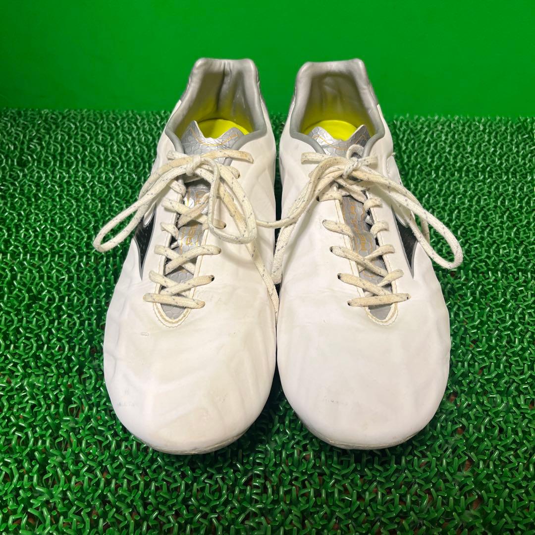 ミズノ サッカースパイク レビュラ V2 SL（ホワイト×シルバー）