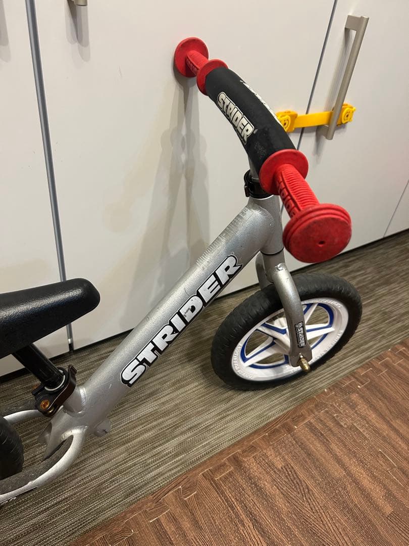 STRIDER PRO バランスバイク シルバー