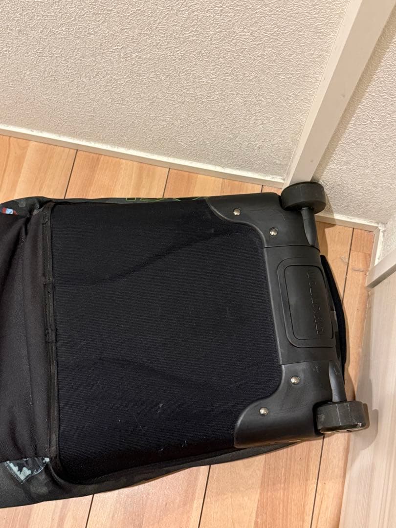 BURTONスノーボードキャスター付ケース スノーボードバッグ