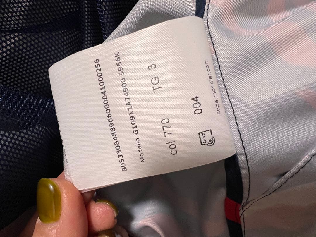 2度着用　MONCLERモンクレール　パーカー