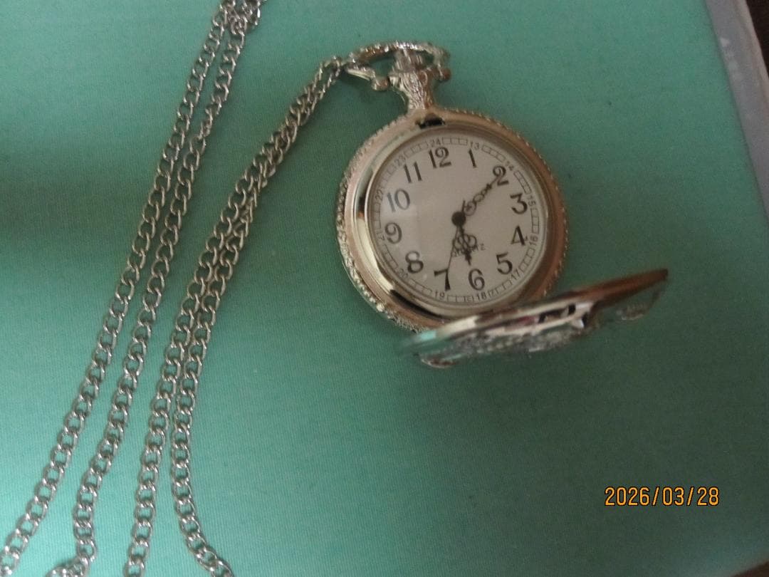 旧ソ連製　大祖国戦争　戦勝記念懐中時計 ＆　ロシア製　洋銀懐中時計