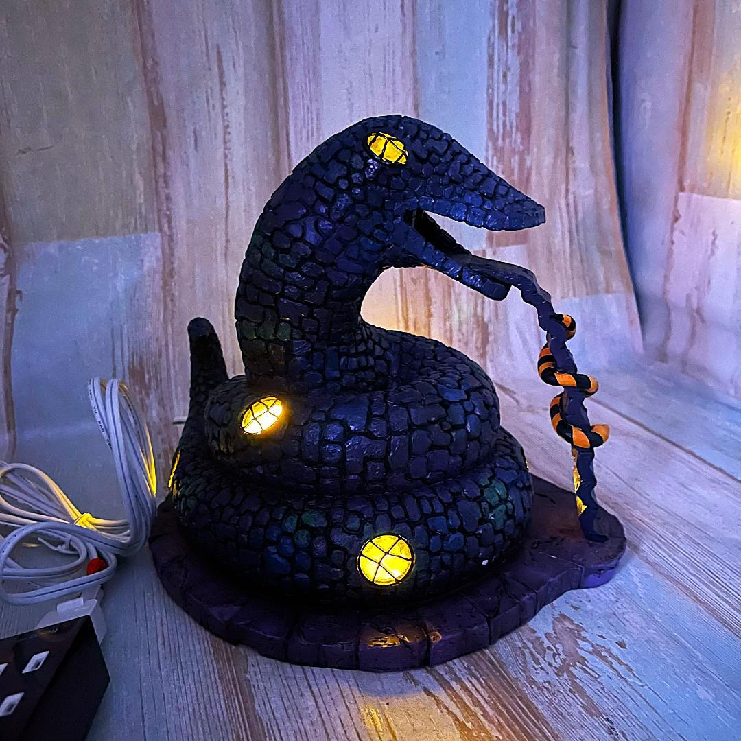 ナイトメア ビフォア クリスマス ハロウィンヴィレッジ スネークハウス