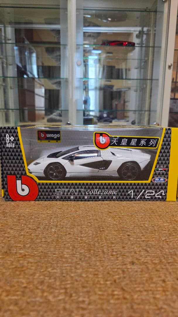 1/24 ブラーゴ ランボルギーニ カウンタック LPI 800-4