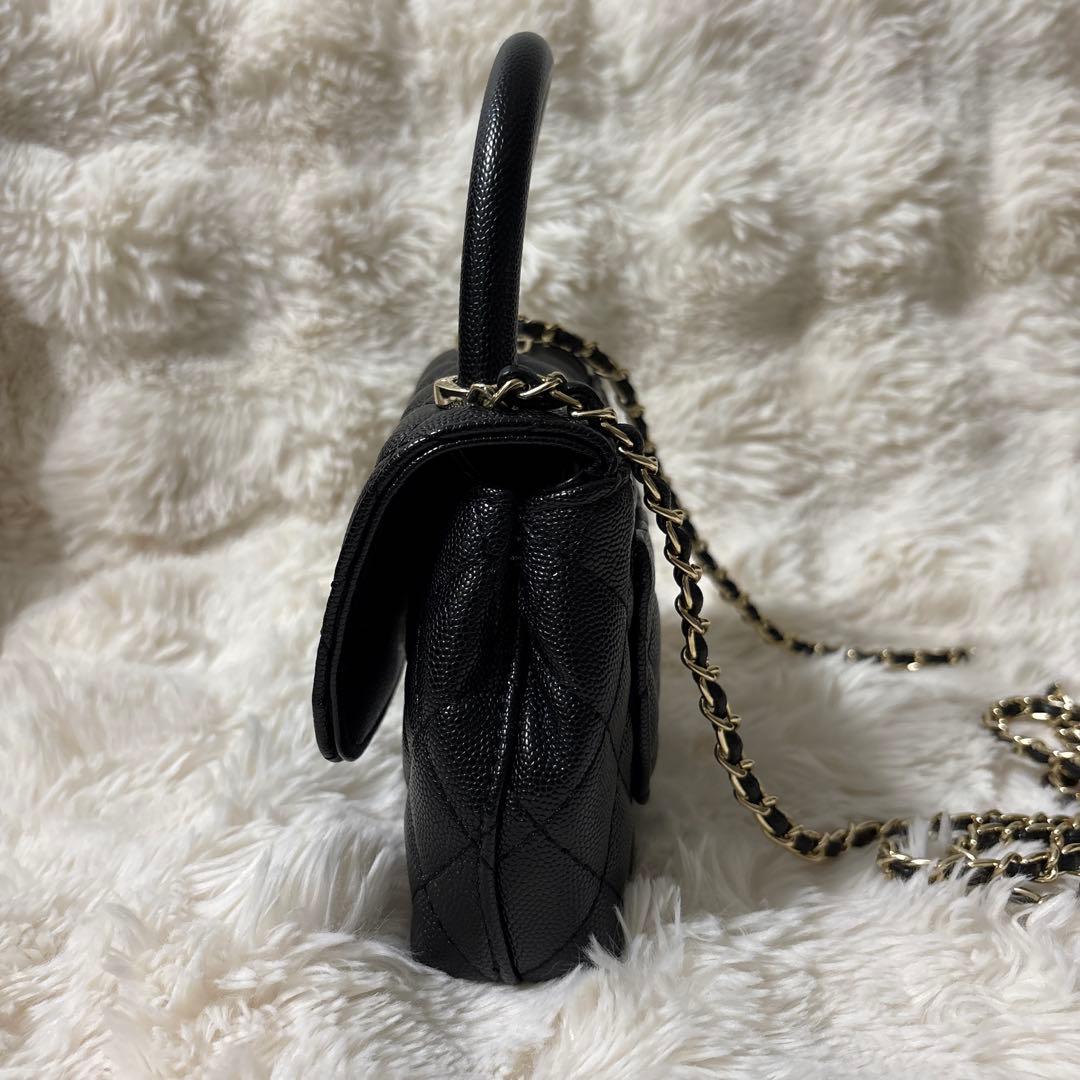 CHANEL ブラック ショルダーバッグ ゴールド金具