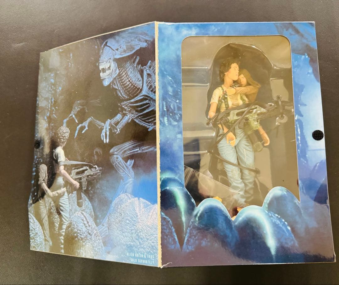 新品未使用⭐︎NECA 30周年記念⭐︎エイリアン ニュート&リプリー フィギュア
