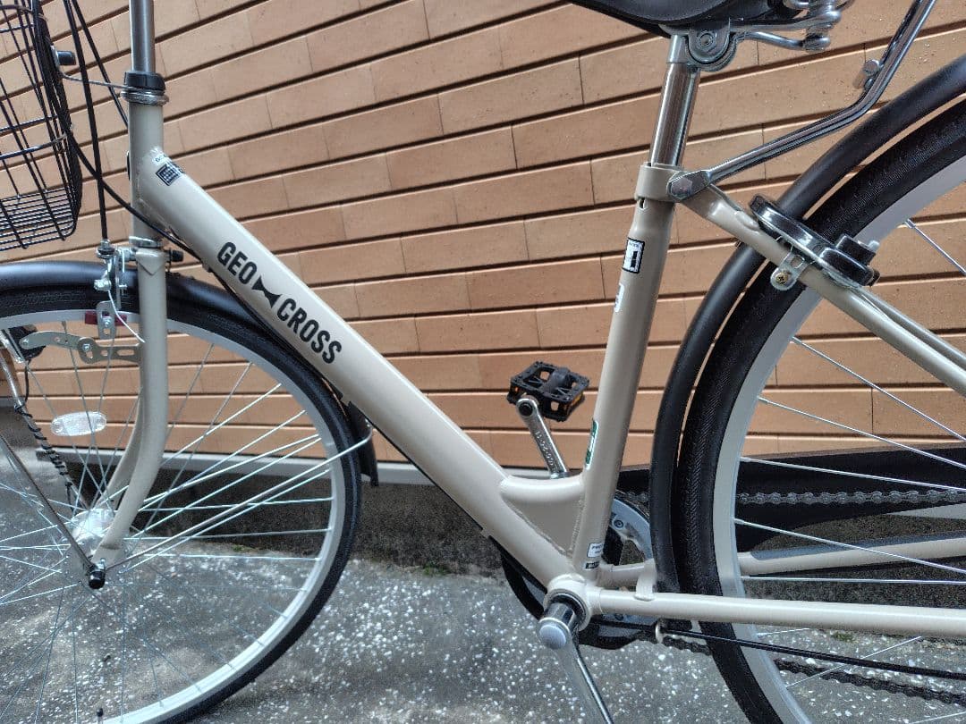【引取希望】ほぼ新品　自転車　ベージュ 27インチ 前カゴ付き 6段変速
