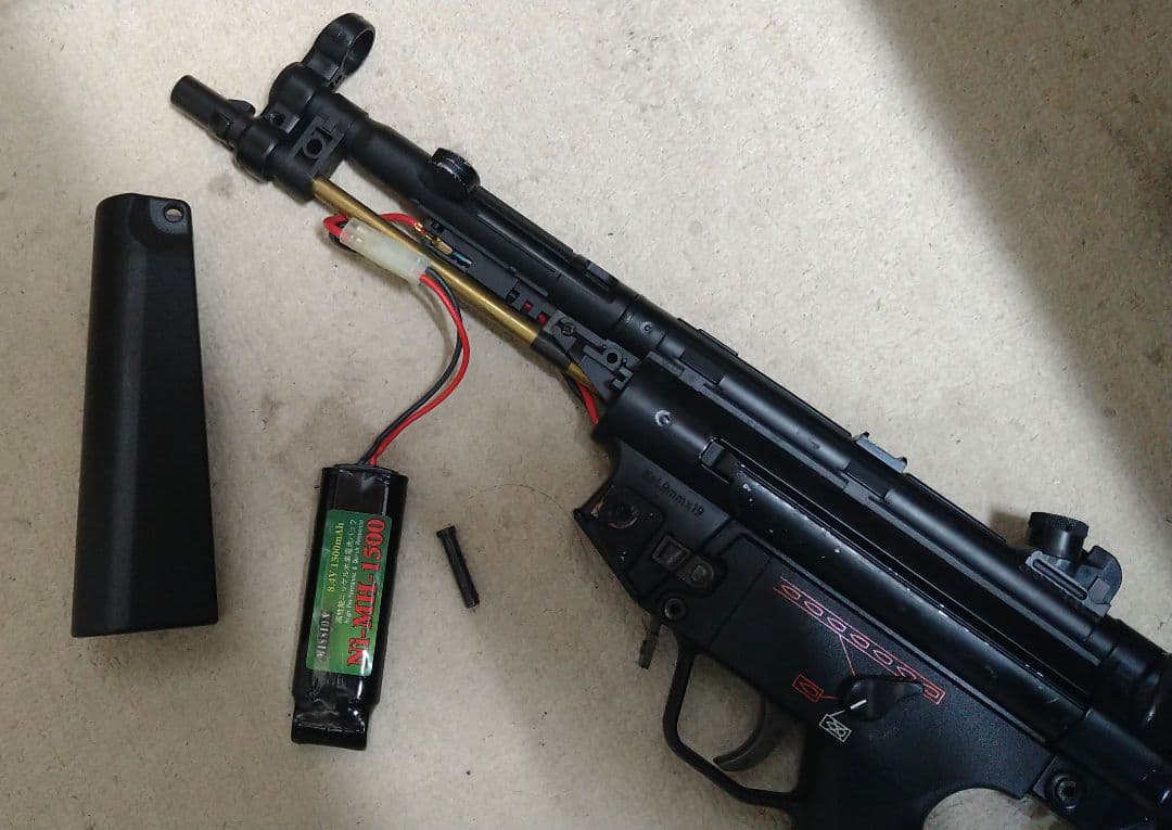 J*.様 東京マルイ　MP5A5 BB弾入り多弾マガジンとバッテリーの直ぐ使える