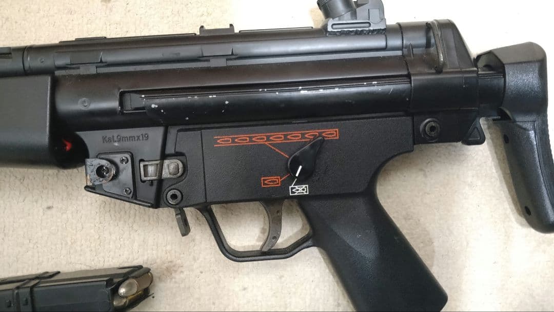 J*.様 東京マルイ　MP5A5 BB弾入り多弾マガジンとバッテリーの直ぐ使える
