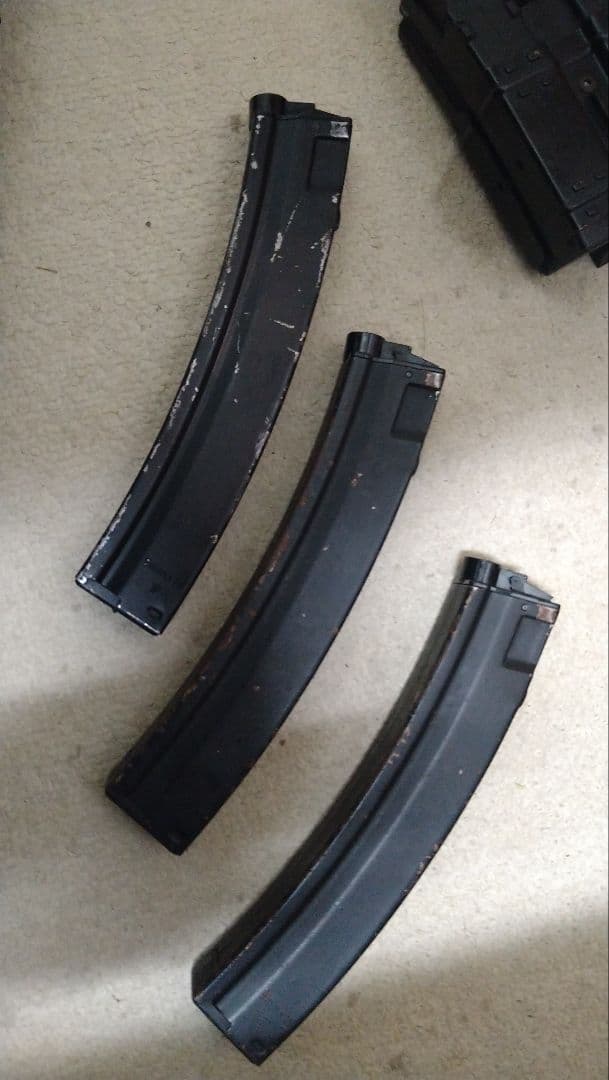 J*.様 東京マルイ　MP5A5 BB弾入り多弾マガジンとバッテリーの直ぐ使える
