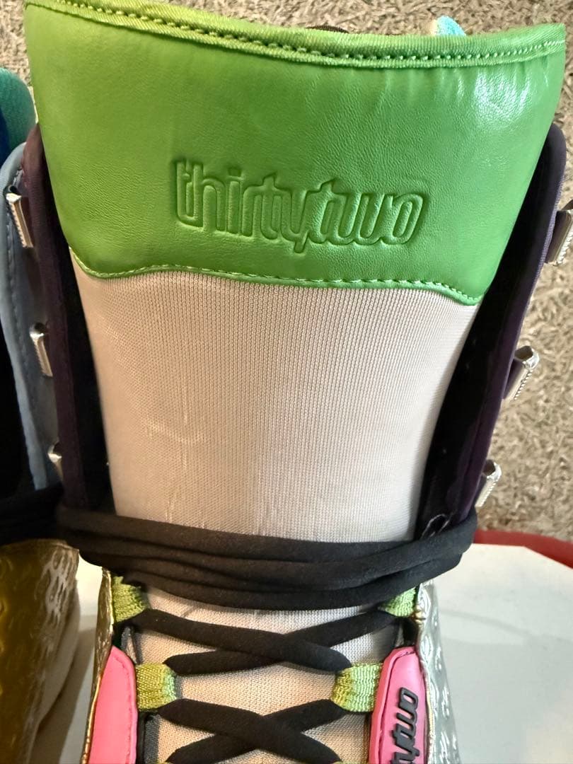 【thirtytwo】 サーティーツースノーボードブーツ