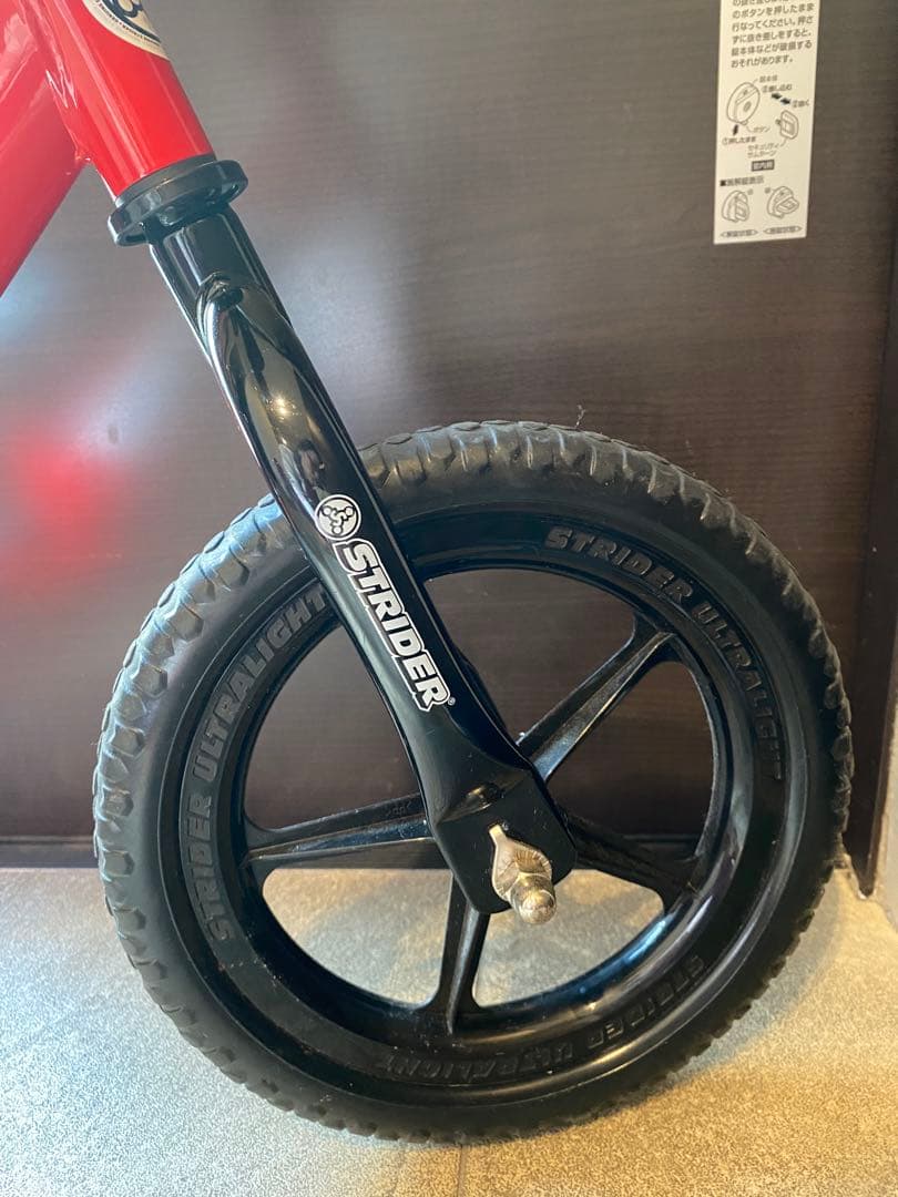 ひよこ　ストライダー STRIDER レッド