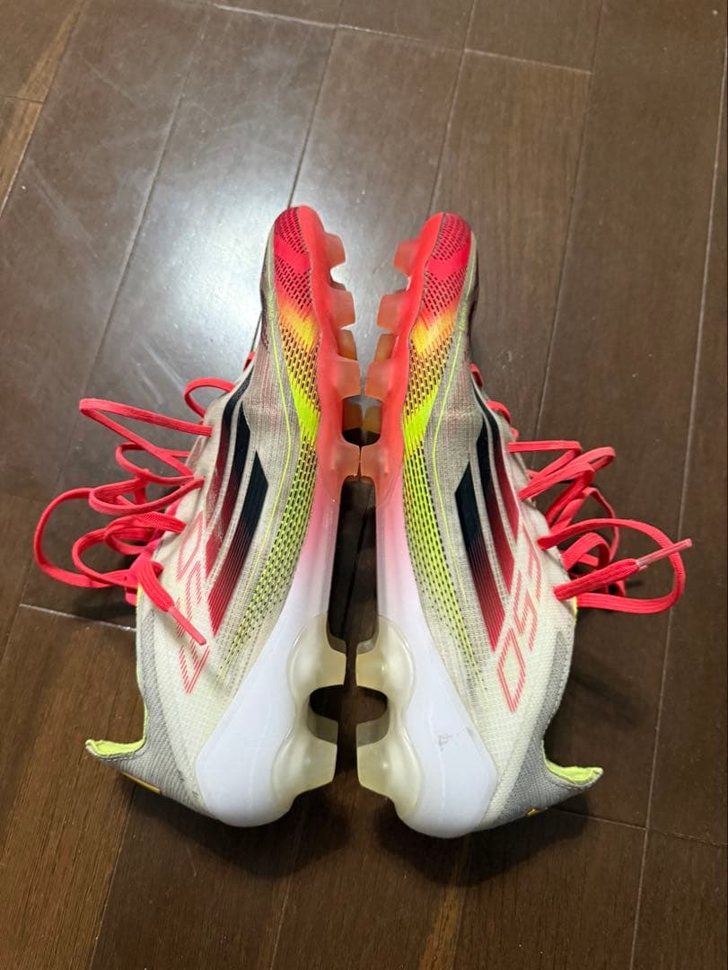 adidas FREAK サッカーシューズ ホワイト/ピンク/イエロー