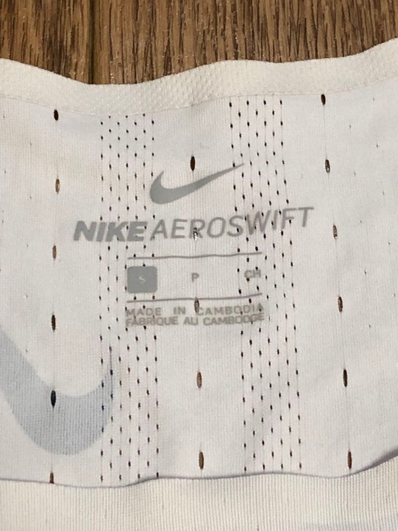NIKE ナイキ　AEROSWIFT エアロスイフト　ノースリーブ　タンクトップ