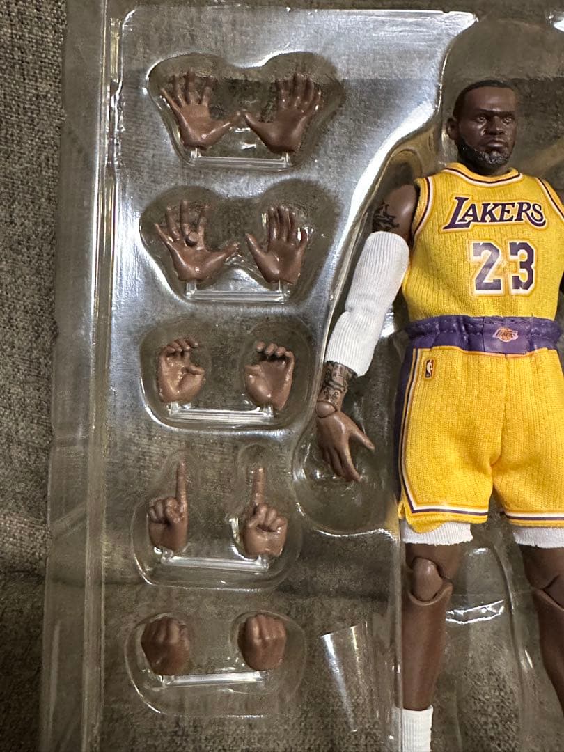 レブロン　ジェームス　開封品　中古　フィギュア　メディコムトイ　バスケ　NBA