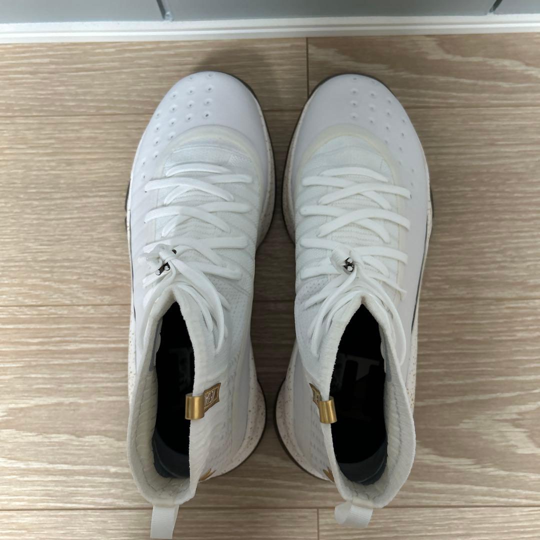 Under Armour Curry 4ホワイト　27cm