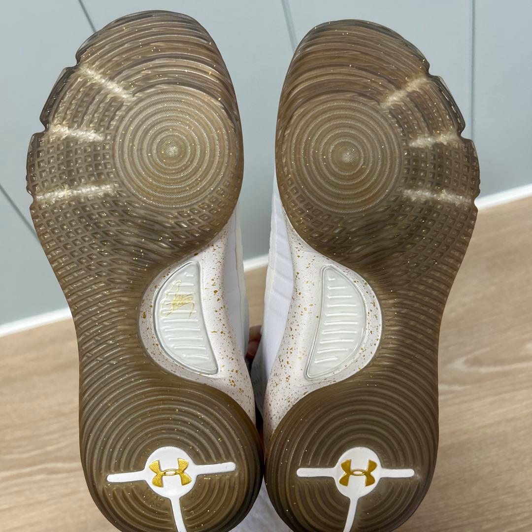 Under Armour Curry 4ホワイト　27cm