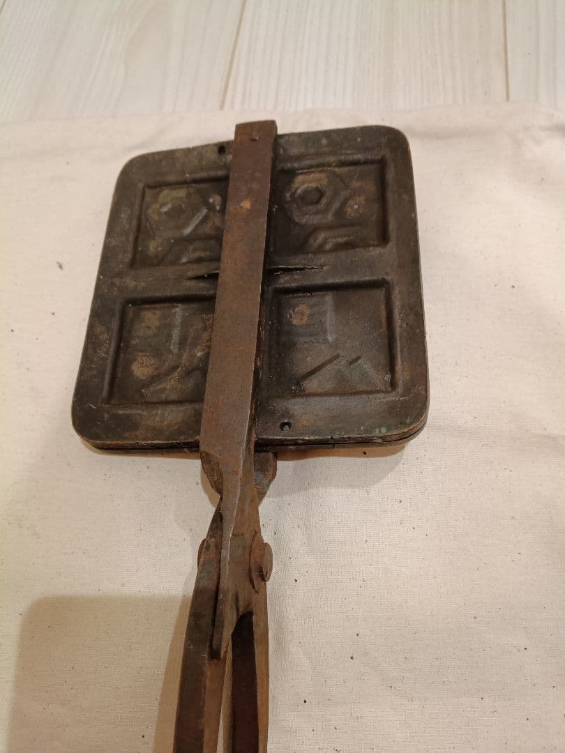 時代物　和菓子　焼き型　煎餅焼き器 金属製 菓子型 古道具 鉄製 調理器具