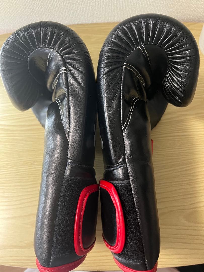 Fairtex ボクシンググローブ 12oz ブラック/レッド