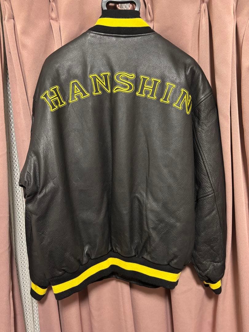 阪神タイガース革スタジアムジャンパー